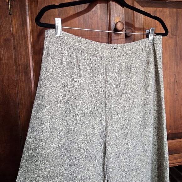 Eileen Fisher Ecru Broken Chevron Pattern Wide Crop Pants - Medium - Picture 8 of 11